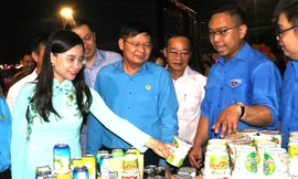‘Cùng nhau làm nên Tết’ cho người lao động khó khăn ở Bình Dương