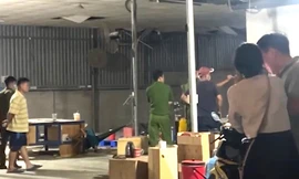 Sử dụng điện thoại lúc đang sạc pin, thanh niên bị điện giật tử vong 