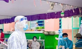 Bác sĩ về hưu xung phong chống dịch: Người dân cần, sao có thể ngồi yên?