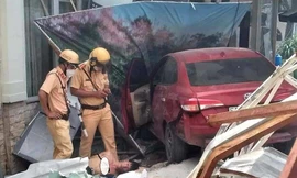 Cảnh sát truy đuổi hàng chục km bắt tên trộm ô tô 