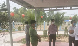 Đoàn cán bộ đến kiểm tra quán ăn được cho là không có thông báo trước ngày 24/2