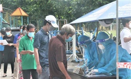 Còn nhiều người ngại tiêm vắc xin, Bình Dương tính việc tặng quà khuyến khích người dân