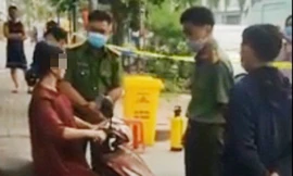 Người phụ nữ la hét đòi ra khỏi chung cư bị phong tỏa ở Bình Dương