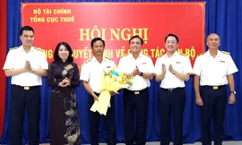 Trao quyết định của Tổng cục Thuế về công tác cán bộ 