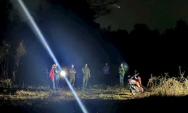 Phát hiện nam thanh niên tử vong tư thế quỳ gần công viên ở Bình Dương