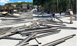 Hoảng hồn khi hàng chục thanh sắt trên xe đầu kéo 'lao' xuống đường