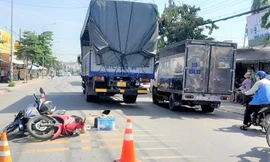 Ngã xuống đường sau va chạm giao thông, nữ sinh viên bị xe tải cán tử vong