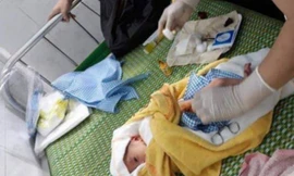 Hai bé sơ sinh bị mẹ bỏ rơi ở Bình Dương