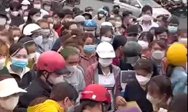 'Biển người' chen chân xin việc ở Bình Dương