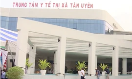 Bác sĩ và người giữ xe cấu kết, hình thành đường dây tiêm vắc xin 'dịch vụ' cho người dân 