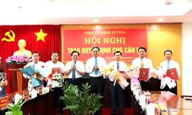 Bình Dương trao các quyết định về công tác cán bộ