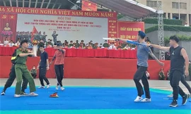 Mãn nhãn màn trình diễn cảnh sát khống chế các đối tượng chống đối có vũ khí