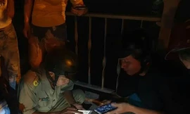 Dùng cano tìm kiếm nam thanh niên nhảy cầu xuống sông Sài Gòn 