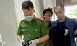 Đối tượng vận chuyển ma túy dùng súng bắn trả khi cảnh sát truy đuổi