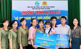 Công an Bình Dương đỡ đầu cho học sinh mồ côi vì COVID-19