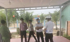 Lãnh đạo xã ở Bình Dương nói gì vụ leo rào kiểm tra quán không thông báo?