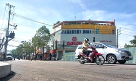 Thông xe cầu ‘giải cứu’ các tuyến đường cứ mưa là ngập ở Bình Dương