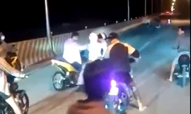 'Quái xế' dàn hàng ngang so kè tốc độ trên quốc lộ 13