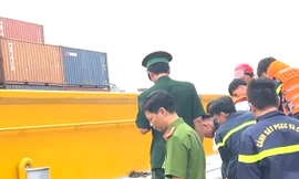  Nhân viên cảng ở Bình Dương rơi từ trên tàu xuống sông tử vong