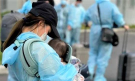 Người dân nghĩ ‘đã tiêm vắc xin có mắc COVID-19 cũng chẳng sao’, ngành y tế nói gì?