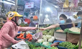 Bình Dương: Hơn 45.000 F0 điều trị tại nhà, tiểu thương lo lắng lập vách ngăn phòng dịch