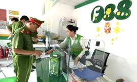 Công an làm việc tại chi nhánh Công ty F88 ở huyện Phú Giáo, Bình Dương