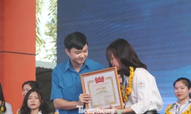 Tuyên dương ‘Học sinh 3 tốt, 3 rèn luyện’