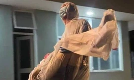 Nữ y sĩ ngất xỉu trong khu cách ly có hai ca dương tính SARS-CoV-2