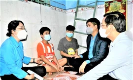 Công đoàn tiếp sức cho hai anh em mồ côi vì dịch COVID-19