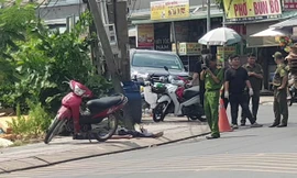 Phát hiện người đàn ông tử vong trên xe máy ven đường ở Bình Dương