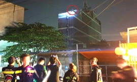 Thực hư 'thanh niên ngáo đá' trèo lên sân thượng tòa nhà 5 tầng ở Bình Dương