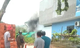 Cứu thanh niên bỏng đen toàn thân cố thoát ra ngoài sau tiếng nổ lớn ở phòng trọ