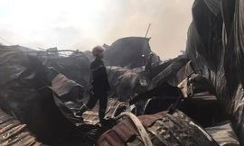 Hàng chục ki ốt, phòng trọ ở Bình Dương chìm trong biển lửa