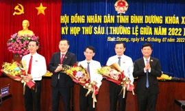 Miễn nhiệm chức danh Ủy viên UBND tỉnh Bình Dương với hai nguyên giám đốc sở