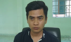 Nghi can bắn gục người đàn ông bị bắt. Ảnh: Nguyệt Triều.