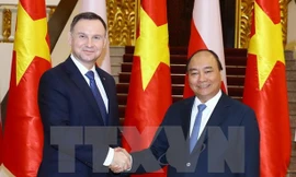 Thủ tướng Nguyễn Xuân Phúc hội kiến Tổng thống Cộng hòa Ba Lan Andrzej Duda. Ảnh: Thống Nhất/TTXVN.