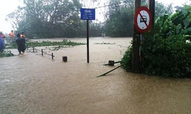 Thủy điện cấp tập xả nước, thành phố Huế bị lũ lụt bủa vây