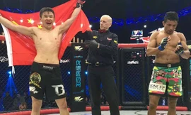 Niềm vui thắng trận của võ sĩ Trung Quốc Asikerbai Jinensibieke . Ảnh: Facebook.