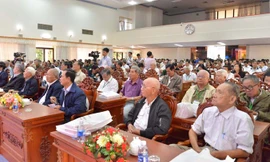 Đại biểu tham dự hội thảo khoa học “Lộ Vòng Cung Cần Thơ – Vành đai lửa”.