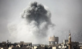 Khói bốc lên sau các cuôc không kích ở phía đông thủ đô Damascus ngày 2/10. Nguồn: AFP/TTXVN.