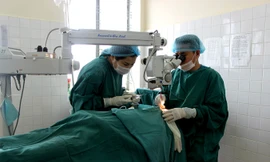 Một ca phẫu thuật mắt.