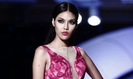 Bận rộn thi Siêu mẫu, Lan Khuê vẫn chạy show