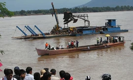 Hình ảnh tìm kiếm nạn nhân vụ rơi máy bay ở Lào