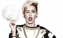 Miley Cyrus tung ảnh gợi cảm khoe chân dài thẳng tắp