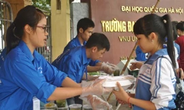 ‘Cơm chay yêu thương’ 5.000 đồng cho sinh viên nghèo