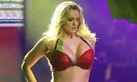 Nữ diễn viên phim 18+ kiếm bộn tiền sau khi ông Trump hầu tòa
