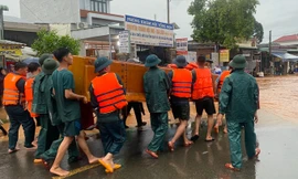 Mưa lớn kéo dài khiến 35ha lúa ở Bình Phước chìm sâu trong nước