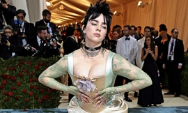 Nữ ca sĩ căm ghét chính mình vì dậy thì sớm