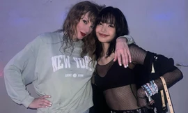 Ảnh Lisa (BlackPink) và Taylor Swift gây bão mạng