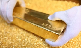 Giá vàng thế giới trượt dốc